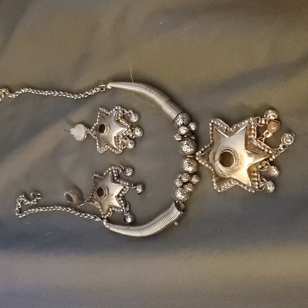 Necklace and earrings lite metal
